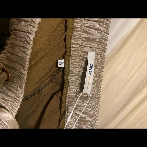 Has it all: Snazzy Satin Joggers in Autumn Green w Vertical Stripe NWT Hot Pants - Picture 7 of 10